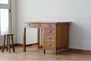 アンティーク家具　古い木の大振りな片袖机