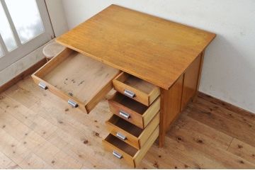 アンティーク家具　古い木の大振りな片袖机