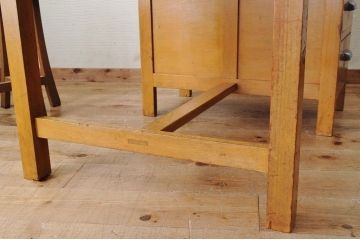 アンティーク家具　古い木の大振りな片袖机