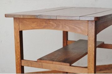 ★古い雑貨屋のレトロな作業台
