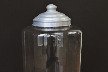 アンティーク雑貨　古いフタ付のガラス瓶(ビン)1