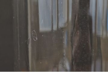 アンティーク雑貨　古いフタ付のガラス瓶(ビン)1