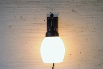 古いお屋敷の壁掛け照明3
