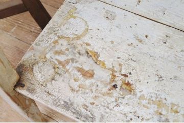 レトロ家具　ペンキの剥げたレトロな作業台