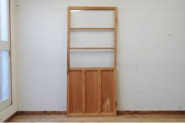 古い木味の扉(ドア)