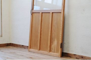 古い木味の扉(ドア)
