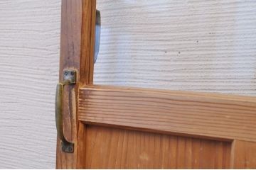 古い木味の扉(ドア)