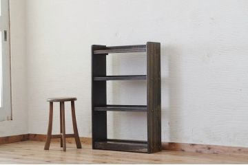 アンティーク家具　古い木のシックな本棚