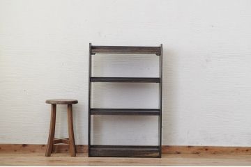 アンティーク家具　古い木のシックな本棚