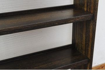 アンティーク家具　古い木のシックな本棚