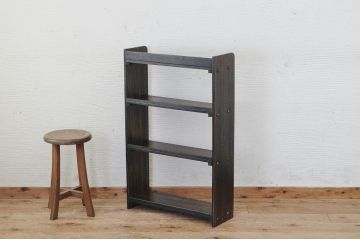 アンティーク家具　古い木のシックな本棚