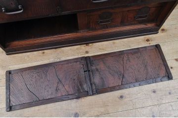 アンティーク家具　三方欅の木目の素晴らしい大振りな帳場箪笥