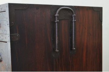 アンティーク家具　三方欅の木目の素晴らしい大振りな帳場箪笥