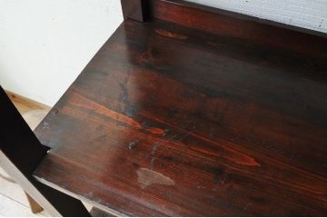アンティーク家具　★古い木の大振りな脚付き飾り棚