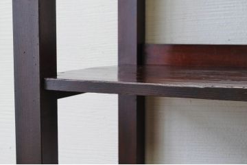 アンティーク家具　★古い木の大振りな脚付き飾り棚