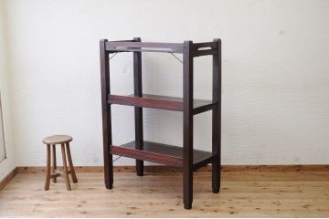 アンティーク家具　★古い木の大振りな脚付き飾り棚