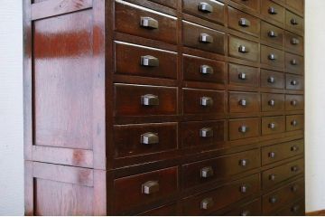 アンティーク家具　◇古い木の大きな二段重ね引き出し