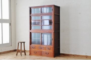 レトロ家具　☆前面欅!レトロなデザインのモールガラス食器棚