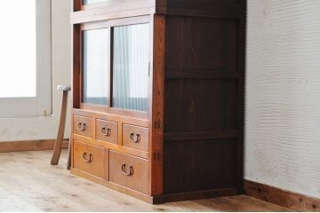 レトロ家具　☆前面欅!レトロなデザインのモールガラス食器棚