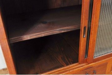 レトロ家具　☆前面欅!レトロなデザインのモールガラス食器棚