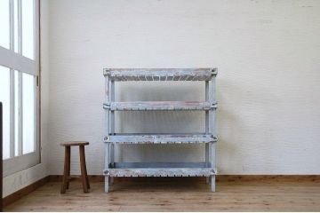 アンティーク家具　素敵な雰囲気!ペンキの剥げたシンプルな陳列棚