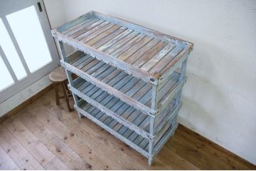アンティーク家具　素敵な雰囲気!ペンキの剥げたシンプルな陳列棚
