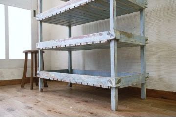 アンティーク家具　素敵な雰囲気!ペンキの剥げたシンプルな陳列棚