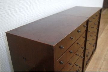 アンティーク家具　希少!三方栗材の小振りな合わせ薬箪笥