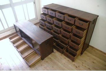 アンティーク家具　重厚!古い薬屋の大きな薬箪笥
