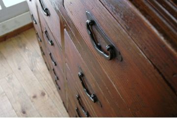 アンティーク家具　重厚!古い薬屋の大きな薬箪笥