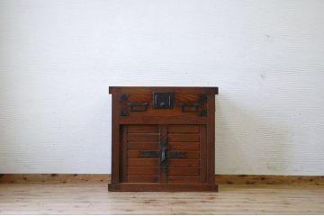 アンティーク家具　明治期!!ケヤキ製の小振りな越後帳場小箪(銭戸棚)