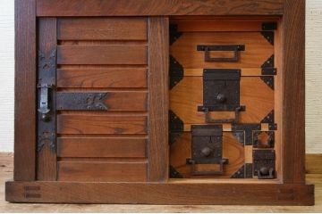 アンティーク家具　明治期!!ケヤキ製の小振りな越後帳場小箪(銭戸棚)
