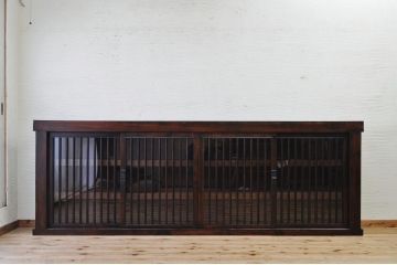 極上美品!縦桟が素敵な薄型九尺収納棚