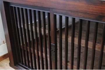 極上美品!縦桟が素敵な薄型九尺収納棚