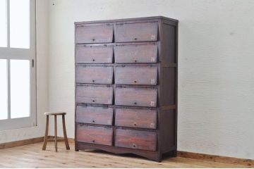 アンティーク家具　素敵なデザイン!大きなパタパタ下駄箱