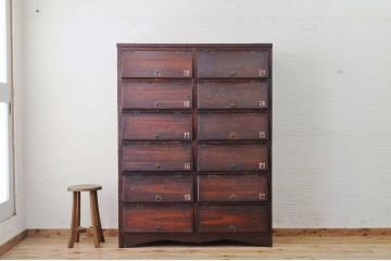 アンティーク家具　素敵なデザイン!大きなパタパタ下駄箱
