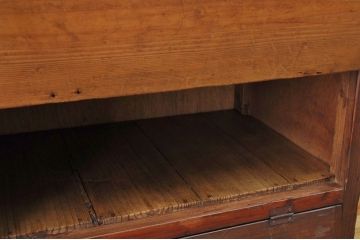 アンティーク家具　素敵なデザイン!大きなパタパタ下駄箱