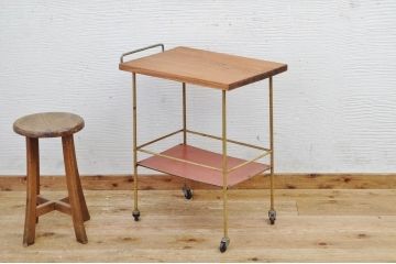 レトロ家具　レトロなデザインのキャスターワゴン