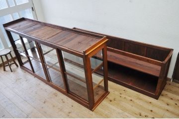 アンティーク家具　特大!古い洋品店の2段重ねガラスケース(飾り棚)