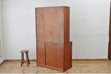 アンティーク家具　1950年頃のミッドセンチュリーカップボード(食器棚)