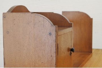 アンティーク雑貨　古い栓材の扉付き本立て
