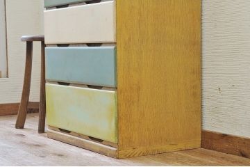 レトロ家具　レトロなカラー引き出しチェスト1