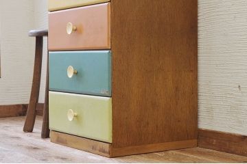 レトロ家具　レトロなカラー引き出しチェスト2