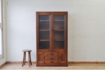 極上美品!厚みのある三方栓材の上質なモールガラス本箱