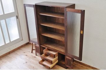 極上美品!厚みのある三方栓材の上質なモールガラス本箱