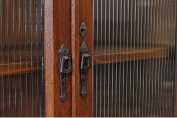 極上美品!厚みのある三方栓材の上質なモールガラス本箱