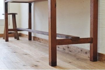 アンティーク家具　古いナラ材の横長作業台(机)1