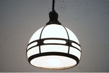 銅の飾りが素敵な電笠(照明)