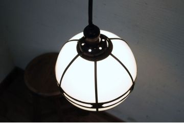 銅の飾りが素敵な電笠(照明)