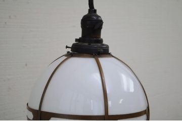銅の飾りが素敵な電笠(照明)